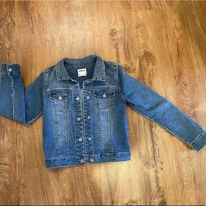 Adorable jean jacket with snap buttons